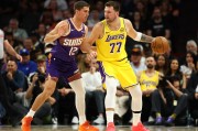 东契奇空砍41+8+8老詹15分 奥尼尔三分绝杀湖人不敌太阳